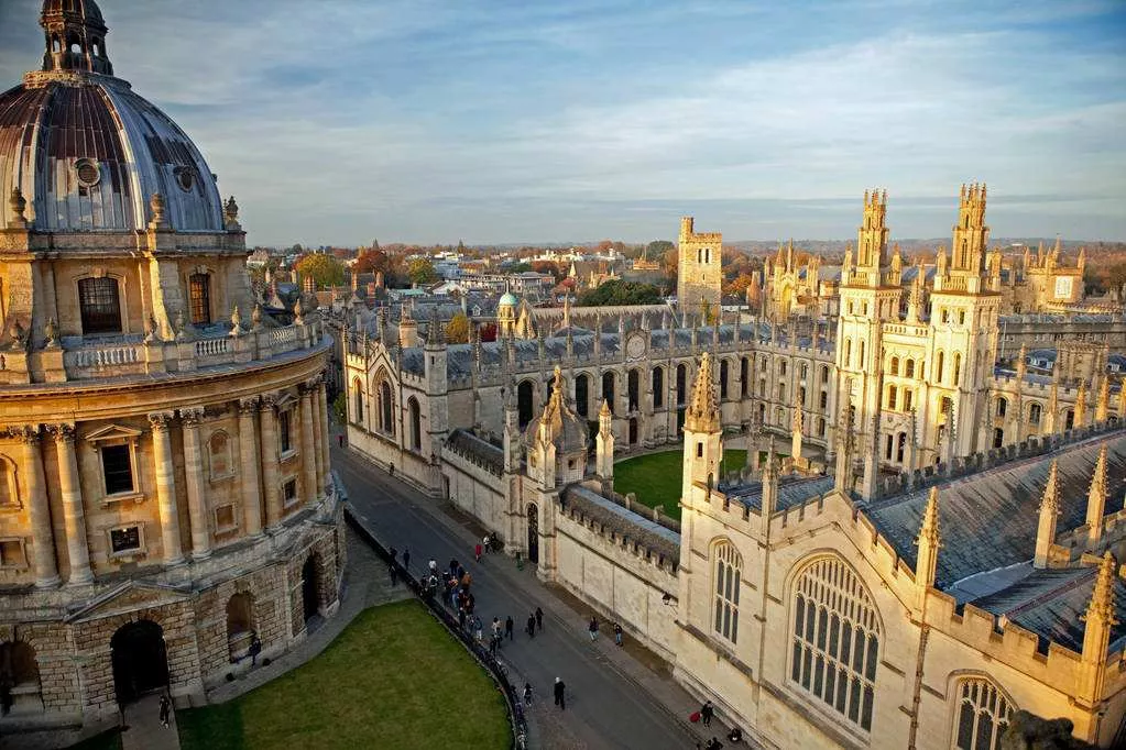 帝国理工的数学专业自然实力强劲,数学系拥有几位英国皇家学会院士和