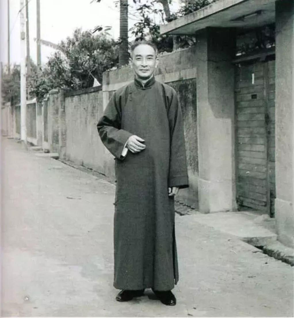 南怀瑾：大师or骗子？他的书，北大教授暗讽文盲才看，是不懂读法