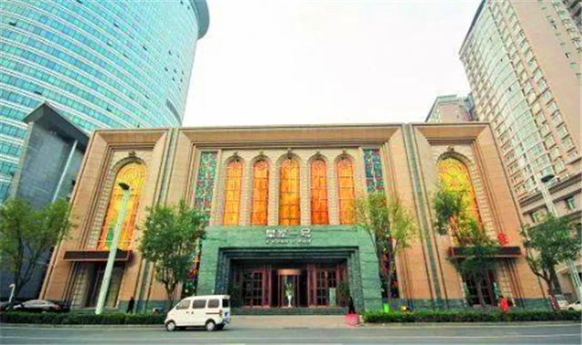 郑州“皇家一号”：年收入2亿，为何会一夜坍塌？