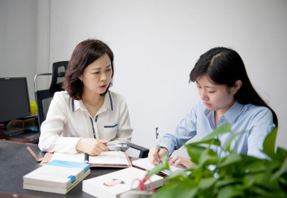 大学辅导员工资单曝光，在看到真实收入后，不得不说羡慕了