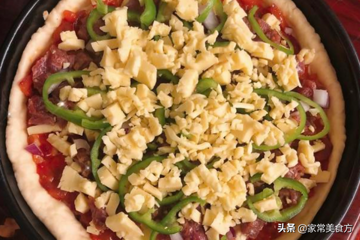 原来披萨做法如此简单，烤箱一烤，香甜拉丝，比买的还好吃