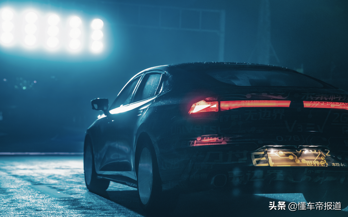 新车｜瞄准领克03？长安UNI系列首款轿车预告图发布，配电动尾翼