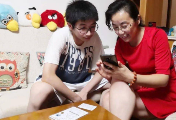 高考成绩692的女学霸，想当程序员被质疑，霸气回怼让男生脸红