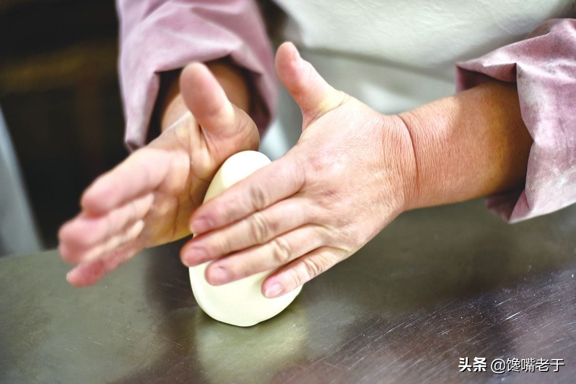 蒸馒头和包子，切记要“三次醒发”，不然出锅后死皮、塌陷还难吃