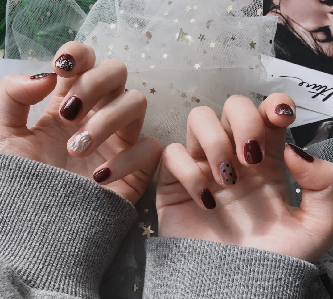 红指甲美甲图片(新年必做的美甲) - 赤虎壹号