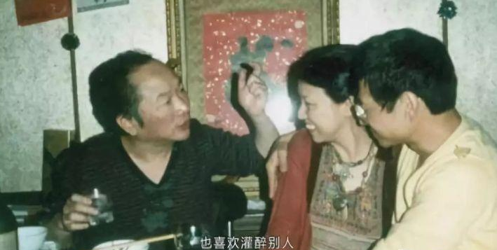 三十年不见父亲，气哭成龙，去世前仅一人陪伴，古龙的传奇与孤独