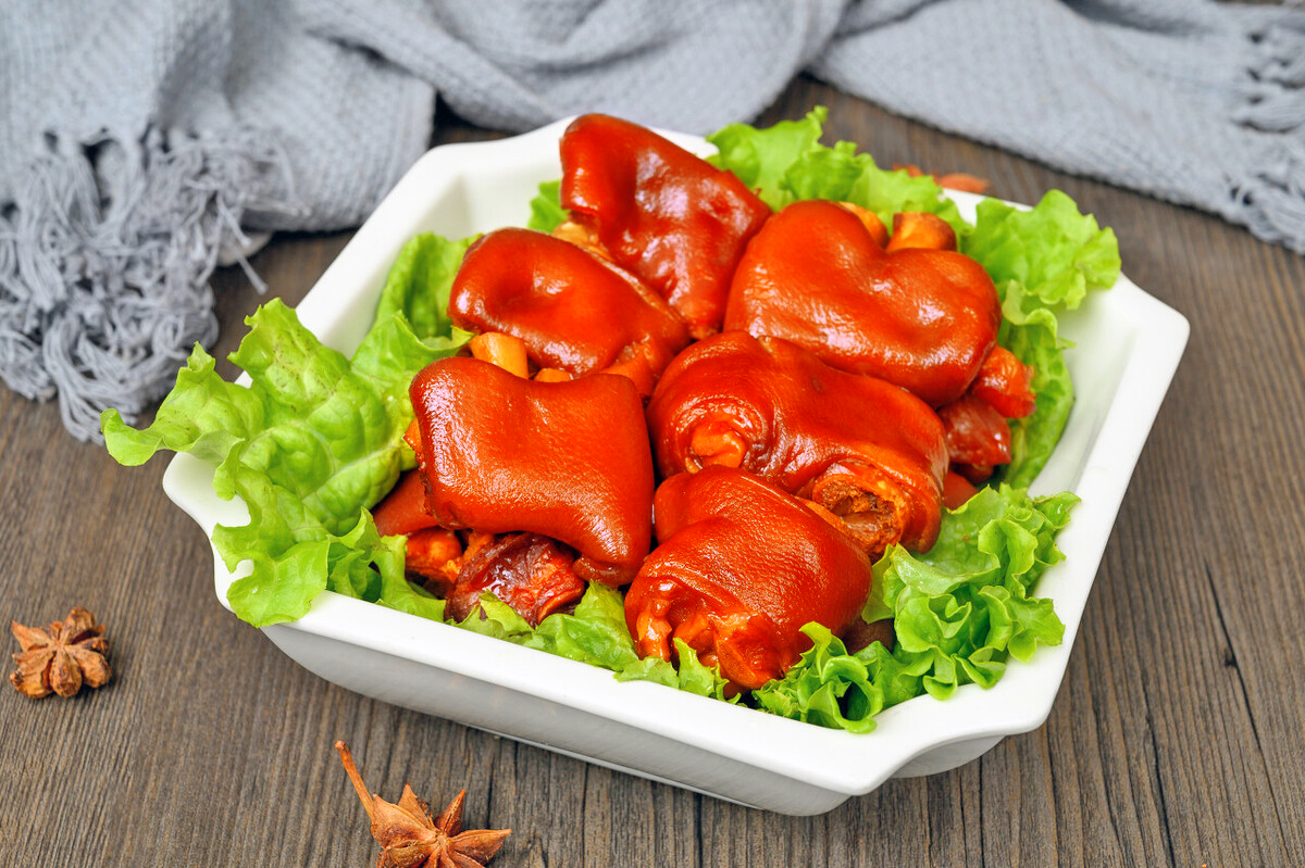 秋冬干燥寒冷，女人要多吃6种食材，补水又驱寒，面如桃花显年轻