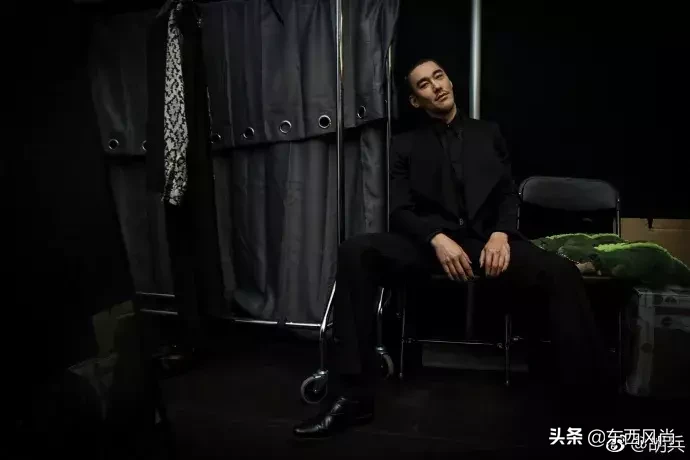 48岁依然自律有型，9次以“伦敦男装周首位全球代言人”身份受邀