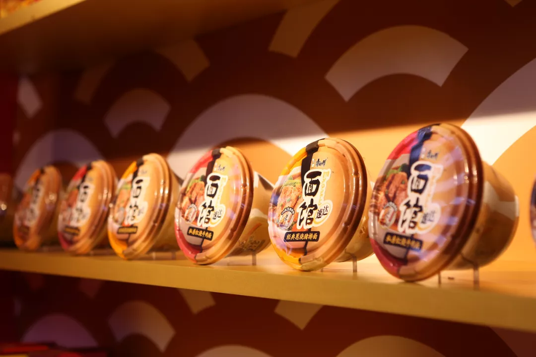 年轻人不吃方便面了?康师傅统一净利下滑,高端化救得了泡面吗