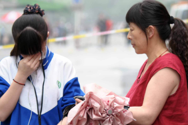 醒醒吧！“沉睡中的大学生”遭人民日报痛斥，你不失业，天理难容