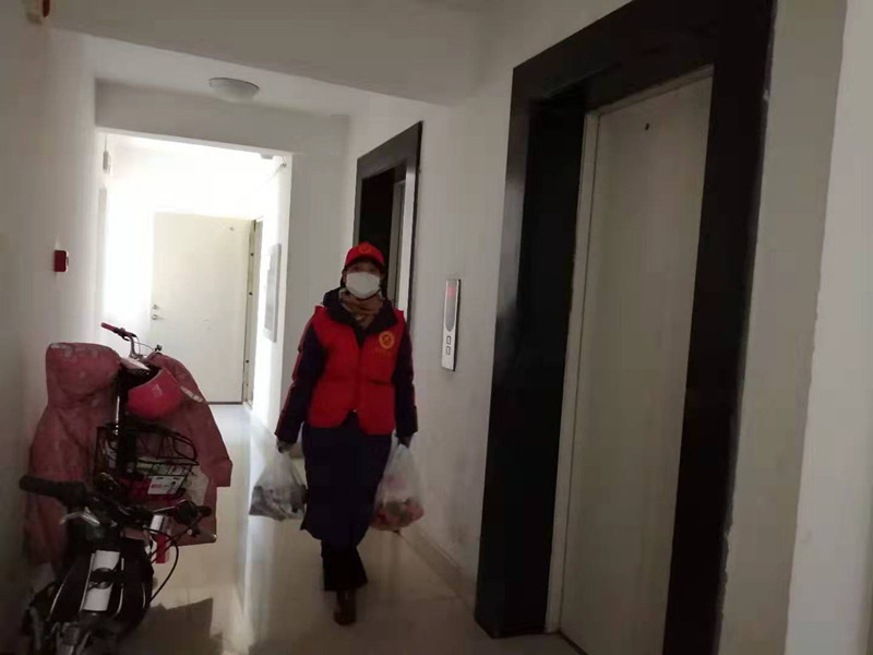 从早到晚忙得团团转，来看承德一位社区书记的一天