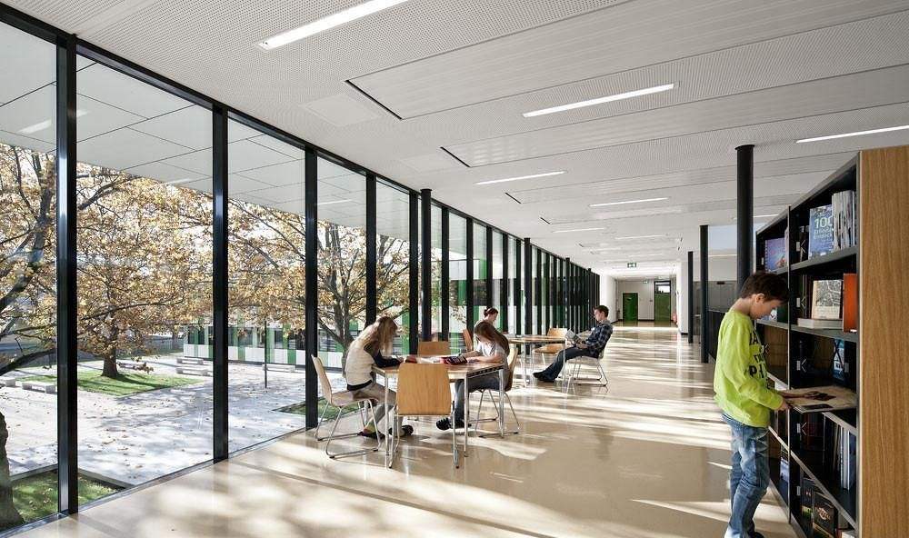 大学生恋爱对学习有利弊？元芳你怎么看！