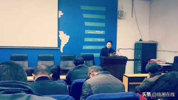 临湘二中学子们以他为榜样，青春志愿勇担当！