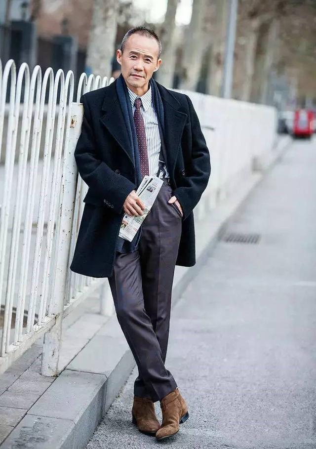 007、普京冬天出门都在穿大衣，男人怎么穿大衣显贵显帅？