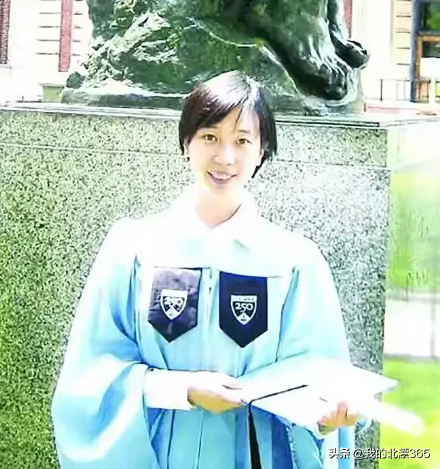 她14岁750分考入清华，现居美国，问其何时回国时，她委婉拒绝。