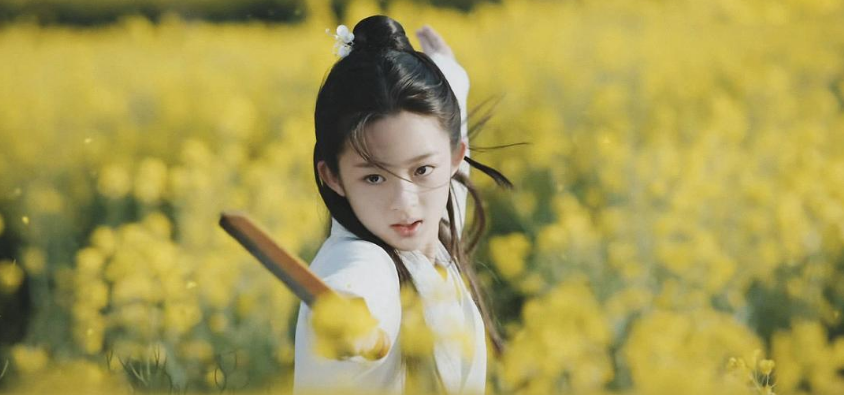 与热巴合作两次，从童年到幼女，黄杨钿甜将会成为下一个张子枫