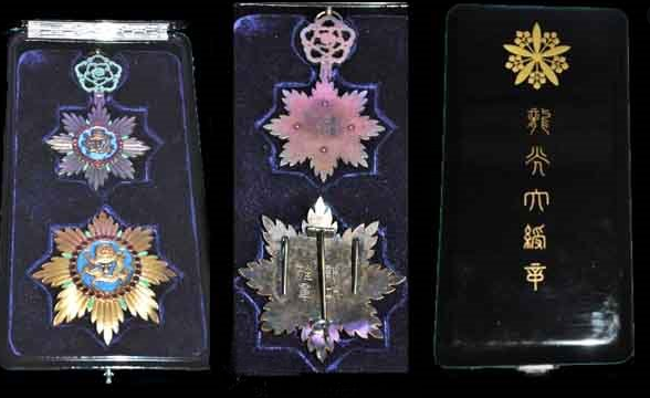 日剧里的律师，都佩戴了徽章，小小的徽章到底在内涵什么？