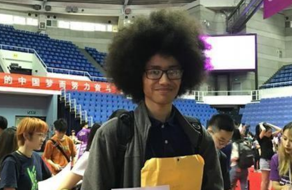 十年苦读不如一张国籍，清华降门槛招生惹争议，教育部要出手了