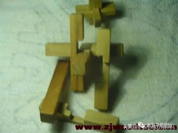 鲁班锁用柱黄金搭档，二十柱可拼四百式详细流程