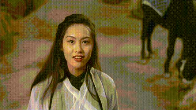 她被誉为“最美紫霞”，曾与星爷假戏真做，险些陷入“尺度”泥潭