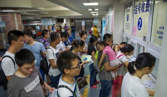 事业单位改革接近尾声，两大铁饭碗成为“合同工”，还值得选吗？