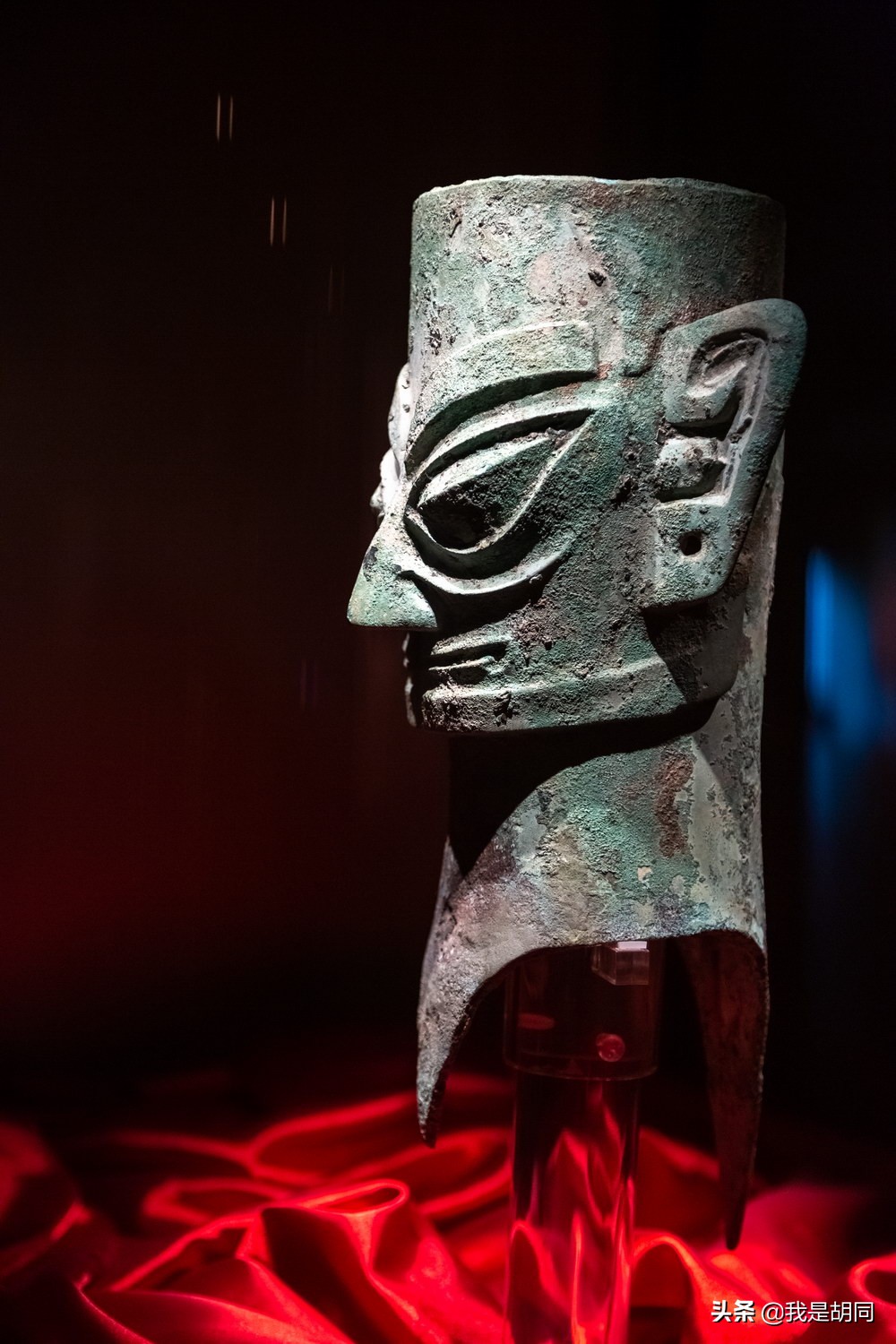 三星堆为何被传与外星人相关？奇特的相貌与神秘失踪，至今是谜