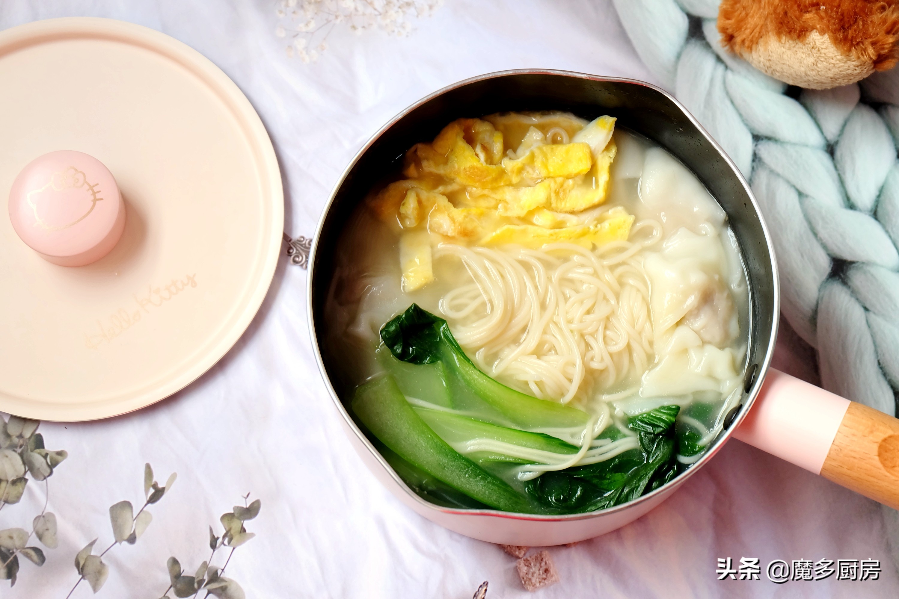 天冷了，花10分钟时间煮一锅馄饨面，吃得暖暖和和的，简单又美味
