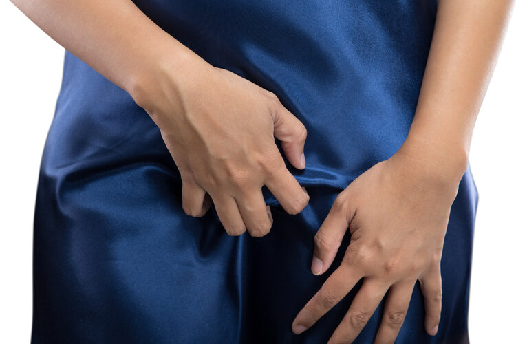 女子眼部瘙痒难耐，虱子卵如何彻底清除？