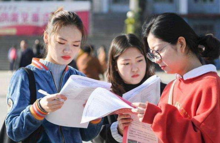 考上985大学后才明白，名校和“双非”间的差距，不止一点