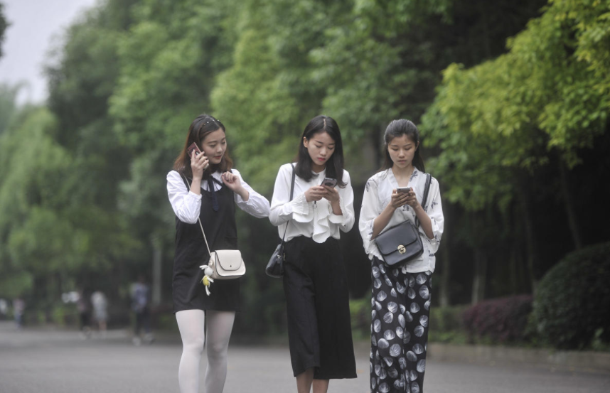 大一学生不能报考英语四级，新生困惑不已，学长们道出实情