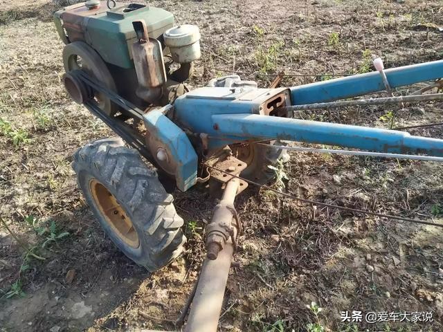 拖拉機(jī)很難開嗎？拖拉機(jī)手：看著簡(jiǎn)單，上手很難