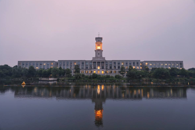 这4所“贵族”大学，今年分数线下调明显，每学费10万左右