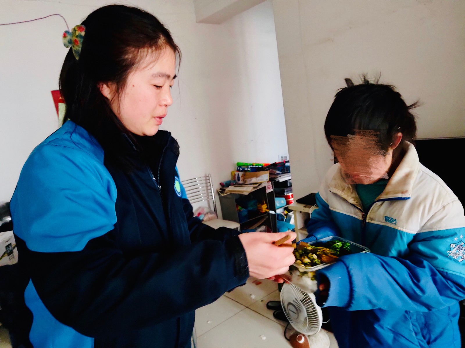 家人外出因疫情被困湖北27天，轻度智障的她独自在家，幸好…