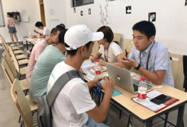 高考没过本科线，却收到多所大学的录取通知书？过来人劝你要当心