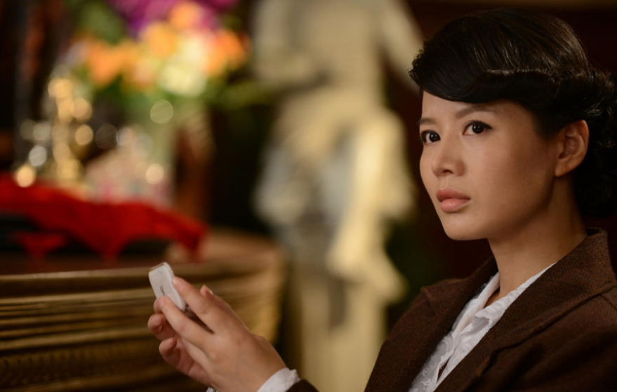 2017年,程愫20年婚姻一夜崩塌,毁她的是傅程鹏和周丽淇的那场吻戏