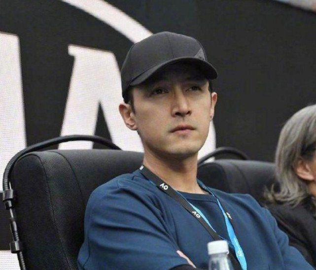 胡歌暖男一枚，人生经历太多事，造就自身的优秀品格