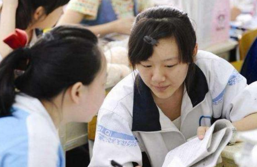 学霸有“性别之分”？初中前十有8个都是女生，高中却输给男生