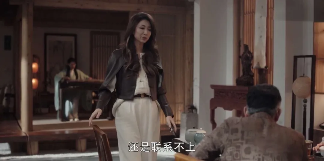 不愧是孙红雷老婆,穿一身白霸气十足,《扫黑