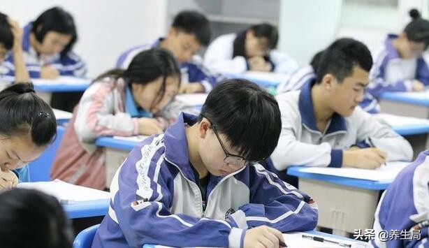 中考改革时代到来，新型“开卷考试”惹争议，上高中更难了？