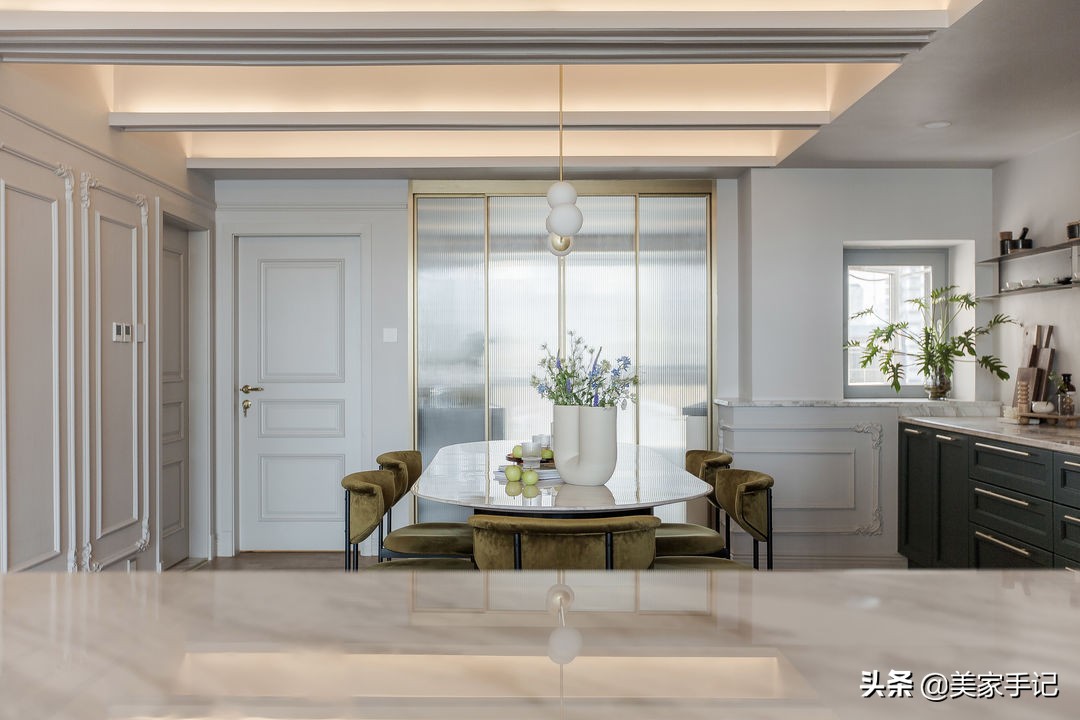 成都夫妻家中的高级场面：凭一个楼梯就圈粉无数，职住一体太爽了