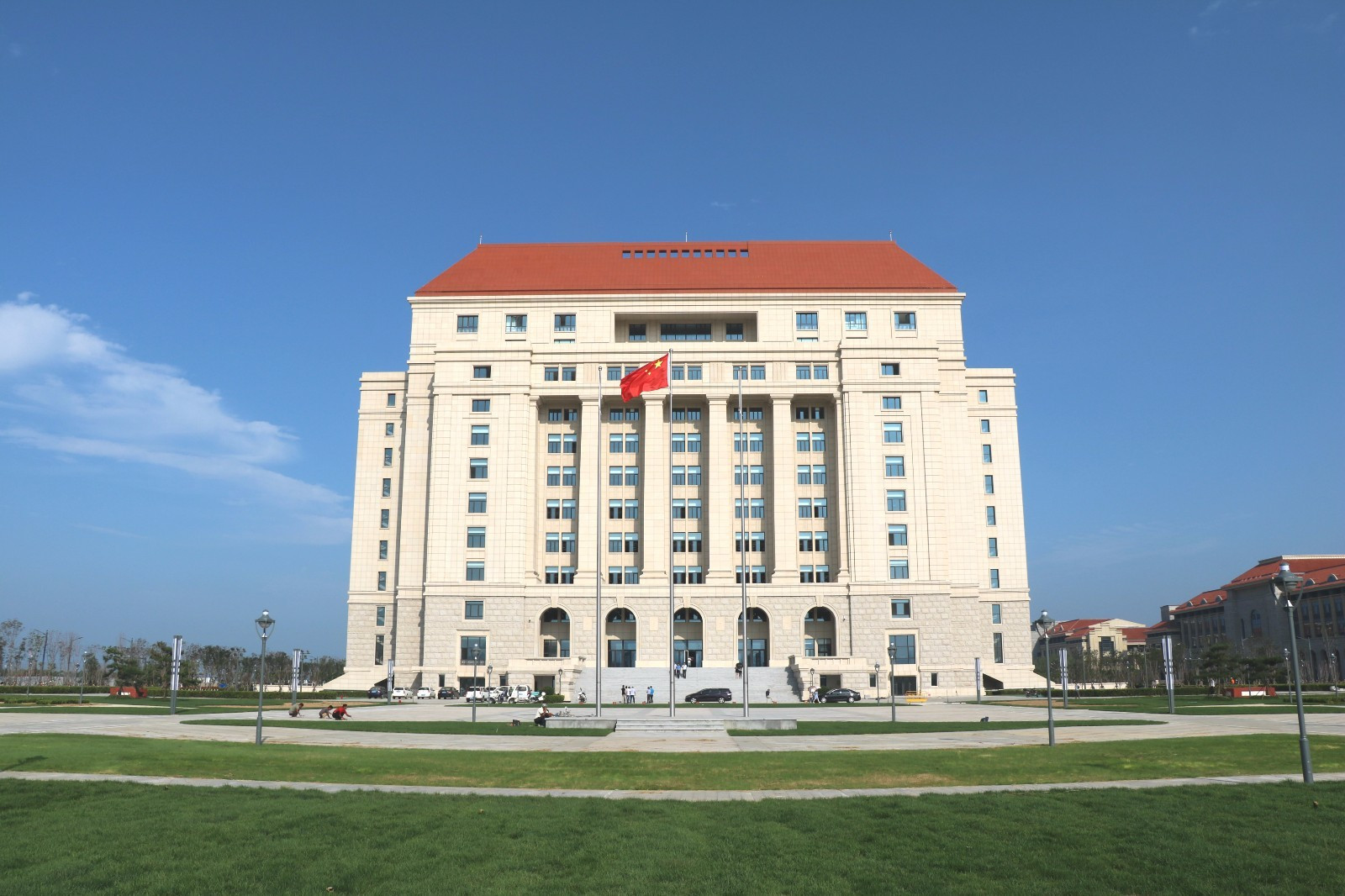 建设两所新大学，入围特大型城市，青岛高等教育还缺一样东西