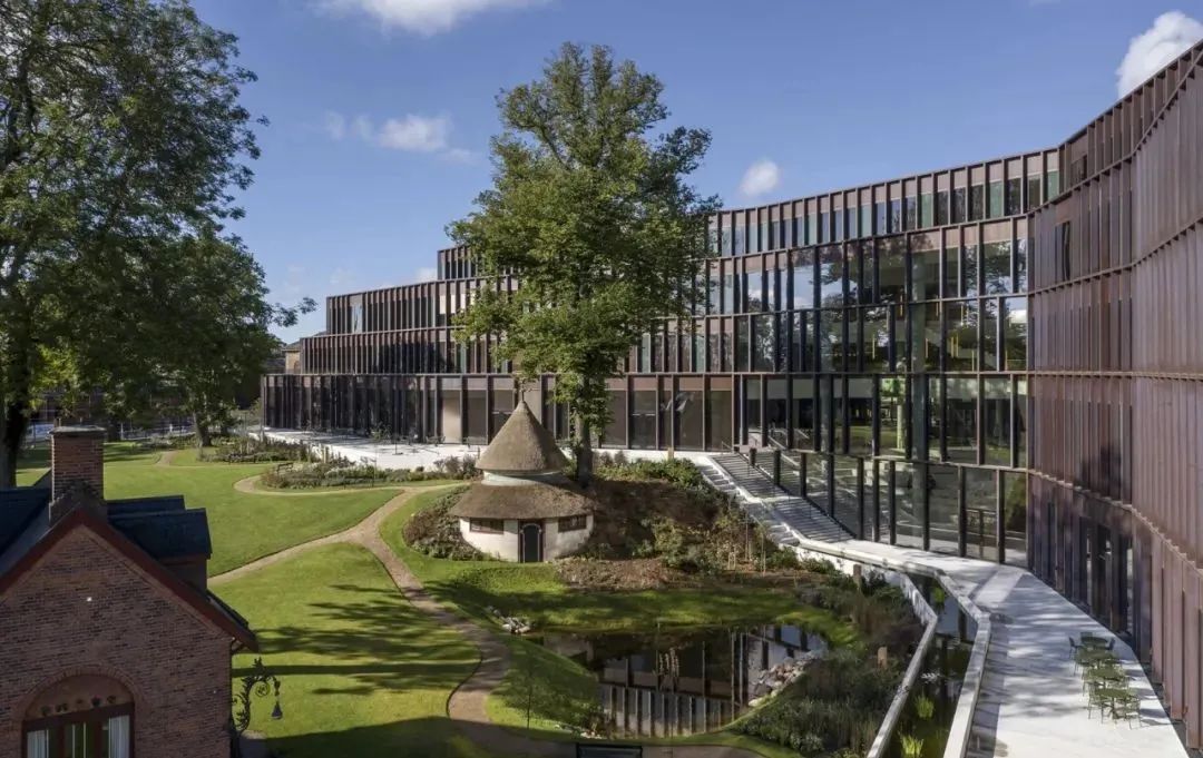 嘉士伯新总部大楼，可回收的黄铜外立面，示范了真正可持续理念