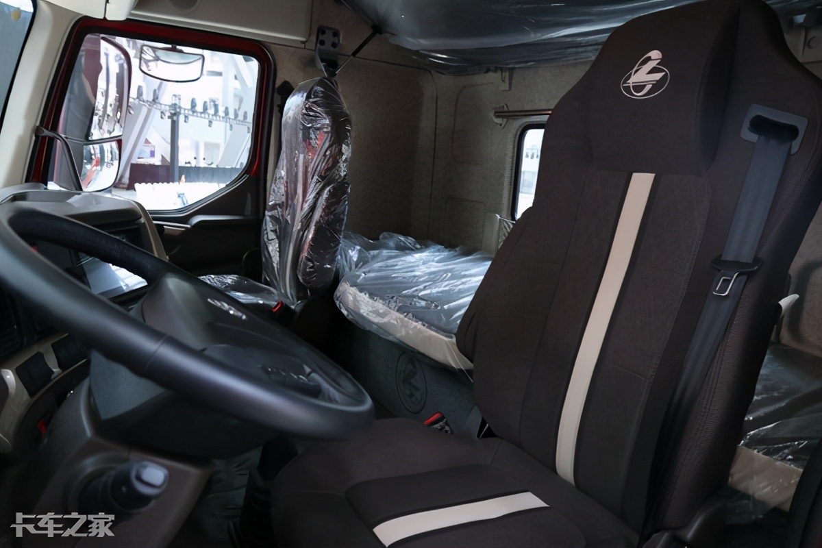 2吨,实拍轻量化柳汽乘龙h7重卡