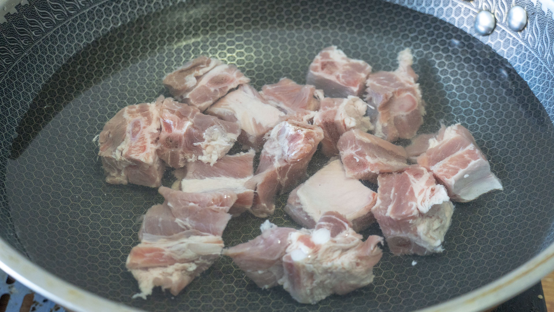 秋冬干燥寒冷，女人要多吃6种食材，补水又驱寒，面如桃花显年轻