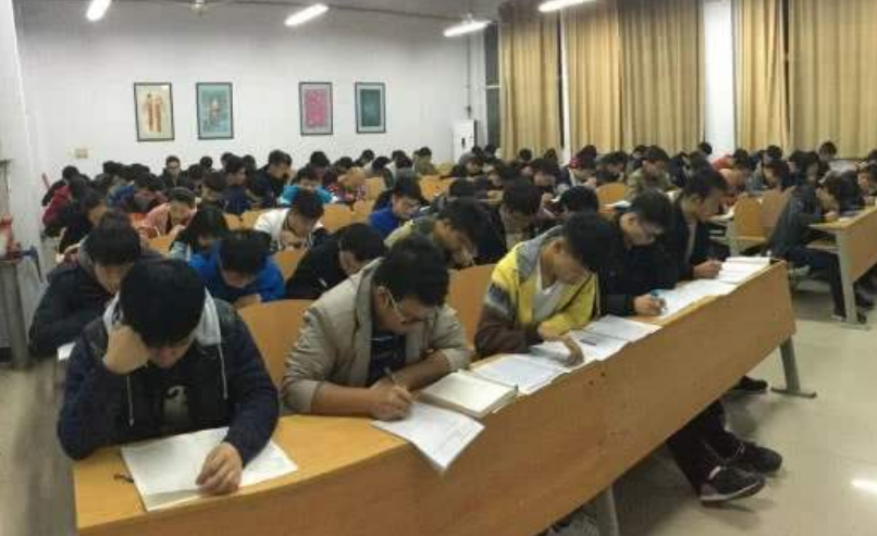 为什么大一要上“晚自习”，大二以后就不用了？过来人告诉你答案