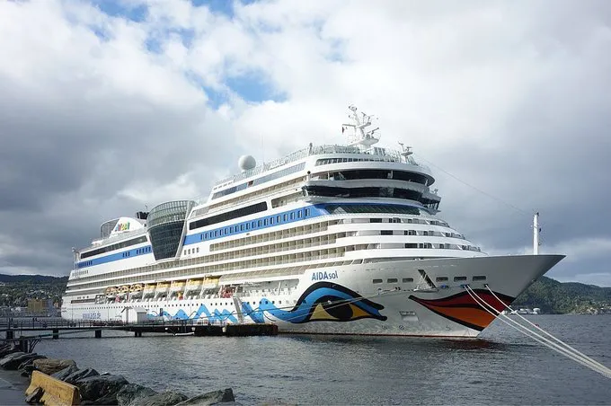 意大利确诊破万，韩国一大楼64人感染，全球3亿学生停课