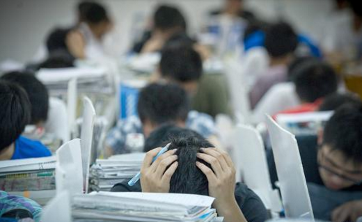 新高考模式对3种学生“很不利”，高二再改很难，高一学生要避免