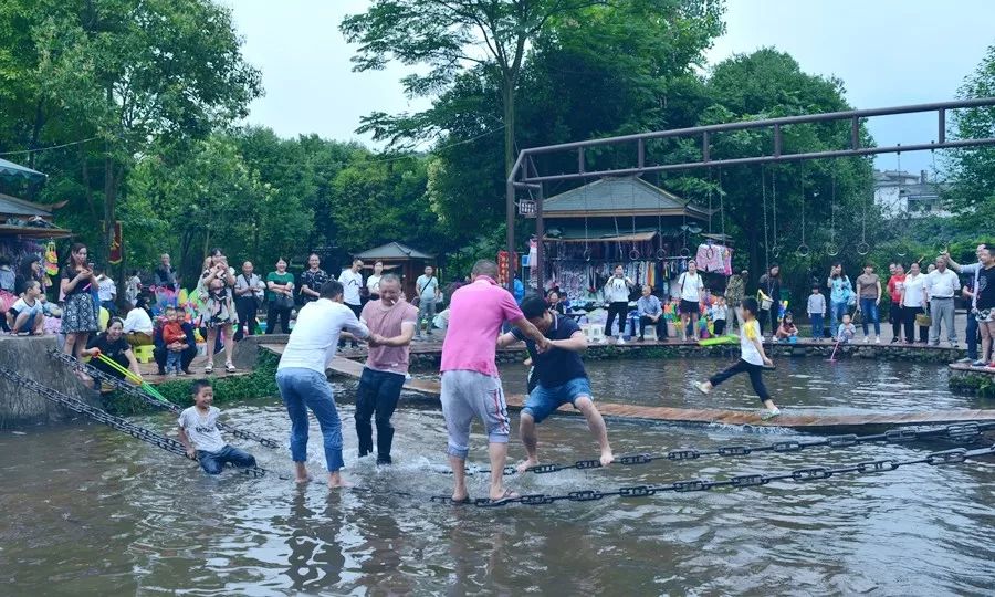 游山玩水好风光！四川适合全家出动的3日游攻略，去几次都不腻