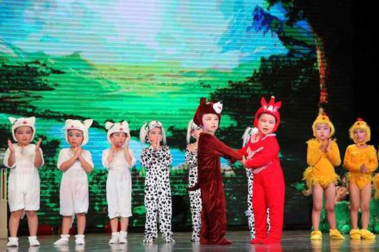 幼儿园六一表演，100多块的表演服就用一次，不浪费吗？