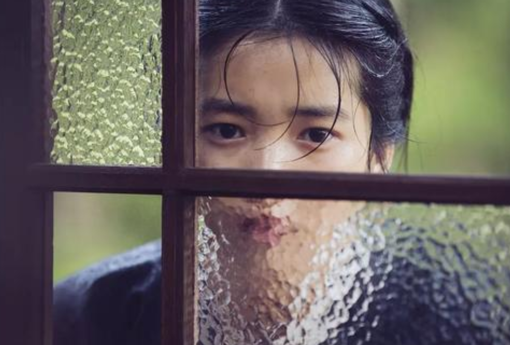 所以藤原伯爵在夜晚直接找到秀子小姐的门房,在门外